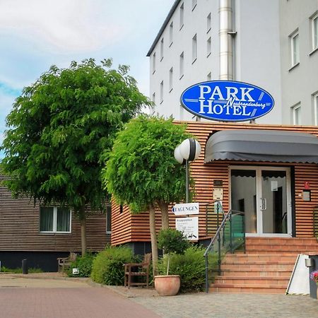 Parkhotel Нойбранденбург Екстериор снимка
