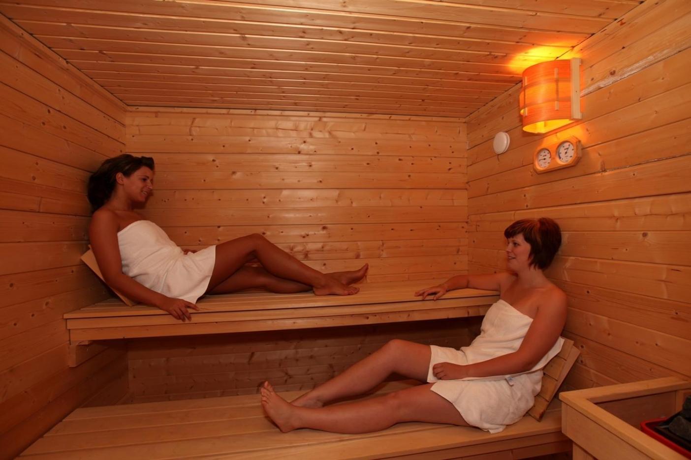Parkhotel Нойбранденбург Екстериор снимка